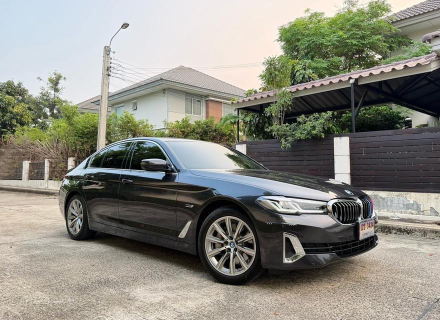 รหัสรถ AP3434 Bmw 530e Luxury Plug-in Hybrid LCI ปี 24 สีเทาดำ รูปที่ 4