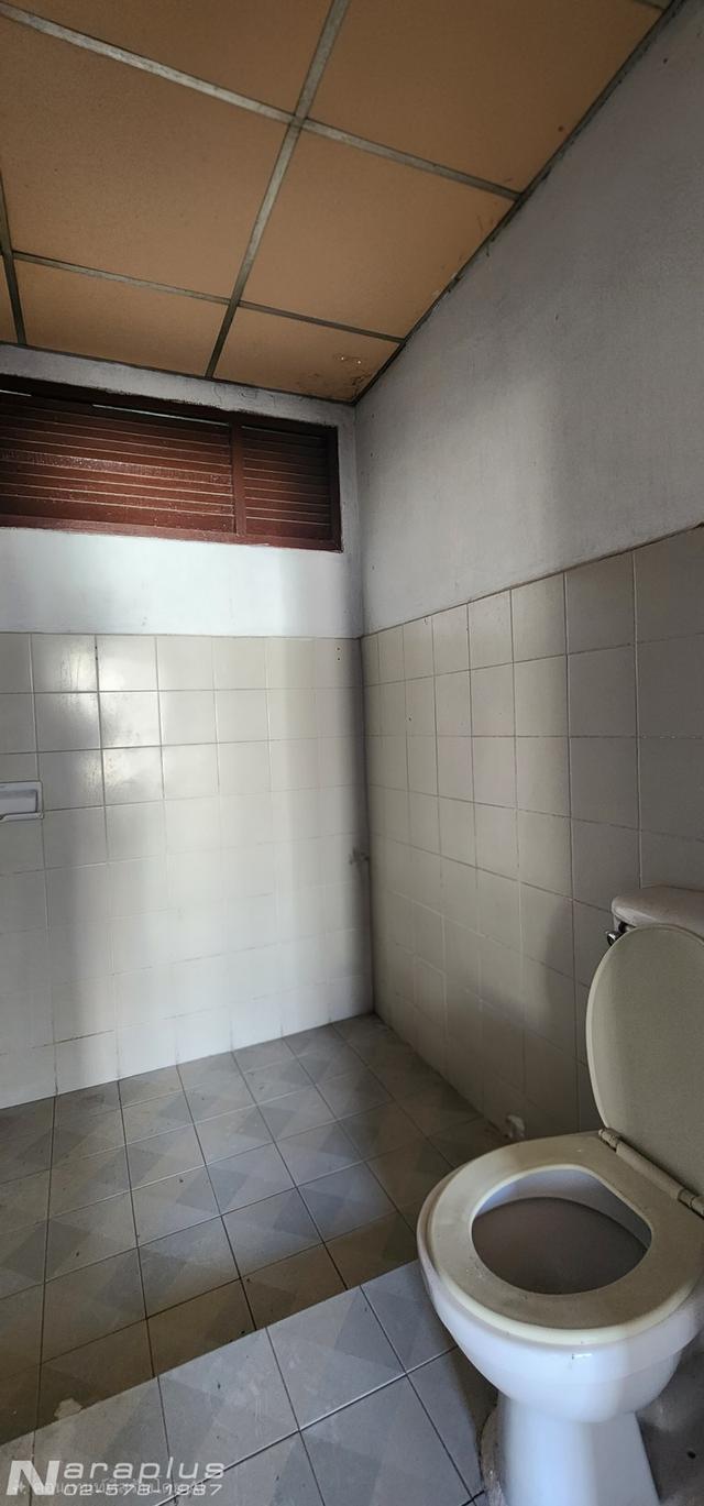 68121198 : ขายทาวน์เฮ้าส์ 2 ชั้น ต่อเติมอาคารด้านหน้าเป็นร้านค้า บนเนื้อที่ขนาด 16 ตร.ว. หมู่บ้านราณี 3 ถนนนวมินทร์ 135 กรุงเทพฯ 20