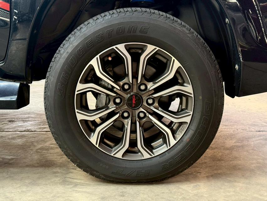 TOYOTA FORTUNER 3.0 TRD Sportivo 4WD ปี 2015 16