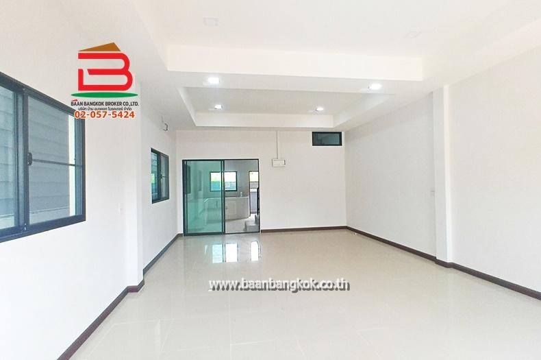 บ้านแฝด หมู่บ้าน กฤษดาเพลส หลังริม เนื้อที่ 34 ตรว. ถนนกาญจนาภิเษก ต.คลองห้า อ.คลองหลวง จ.ปทุมธานี 5