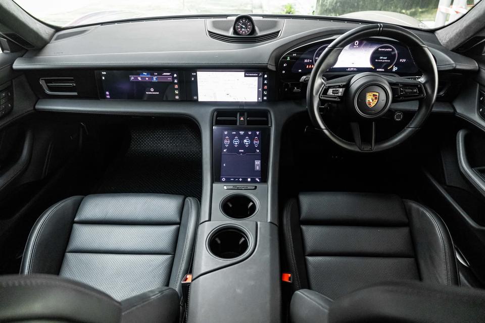 Porsche Taycan Turbo (2023) 11
