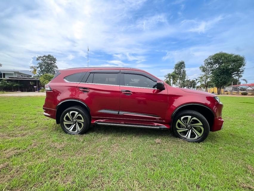 รถยนต์ Isuzu MU-X Ulitmates 3.0 4x2 ปี 2022