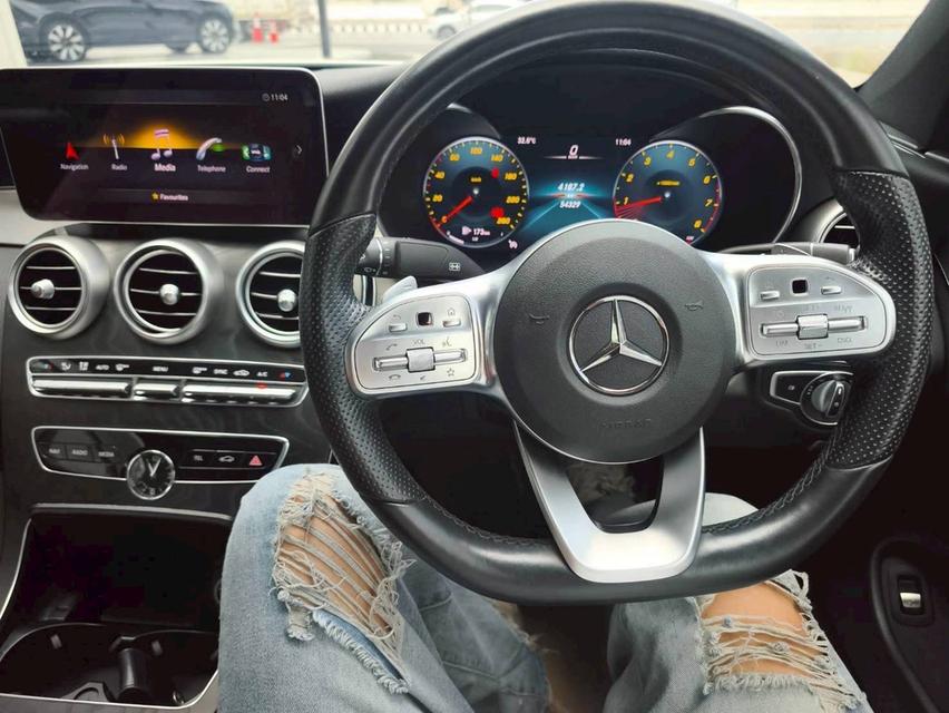 BENZ C200 2.0 COUPE AMG DYNAMIC สีขาว 2023 4