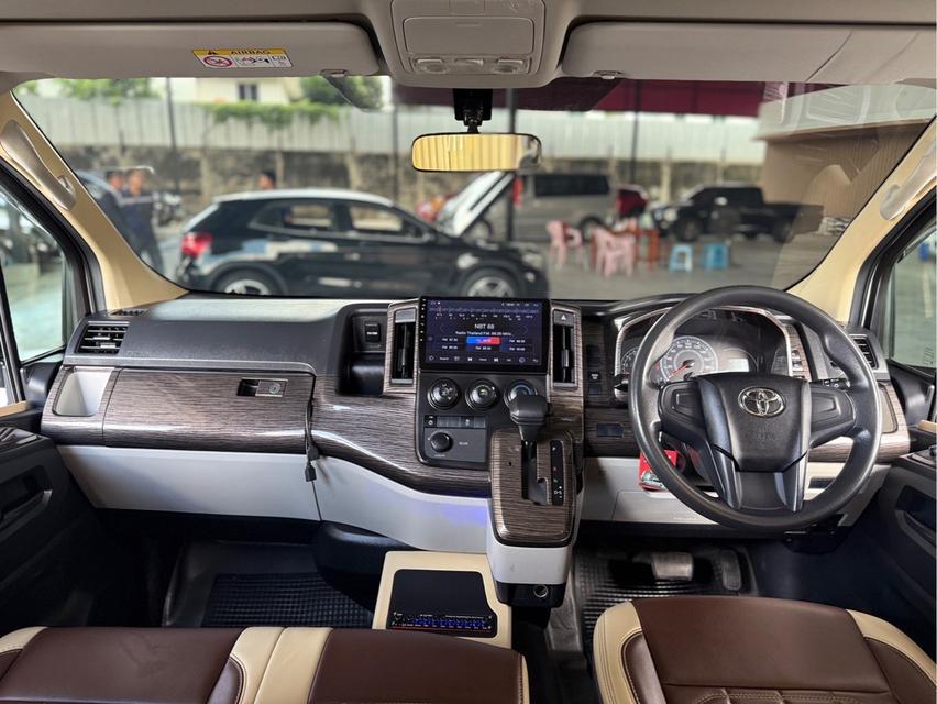  TOYOTA COMMUTER 2.8 2019   7