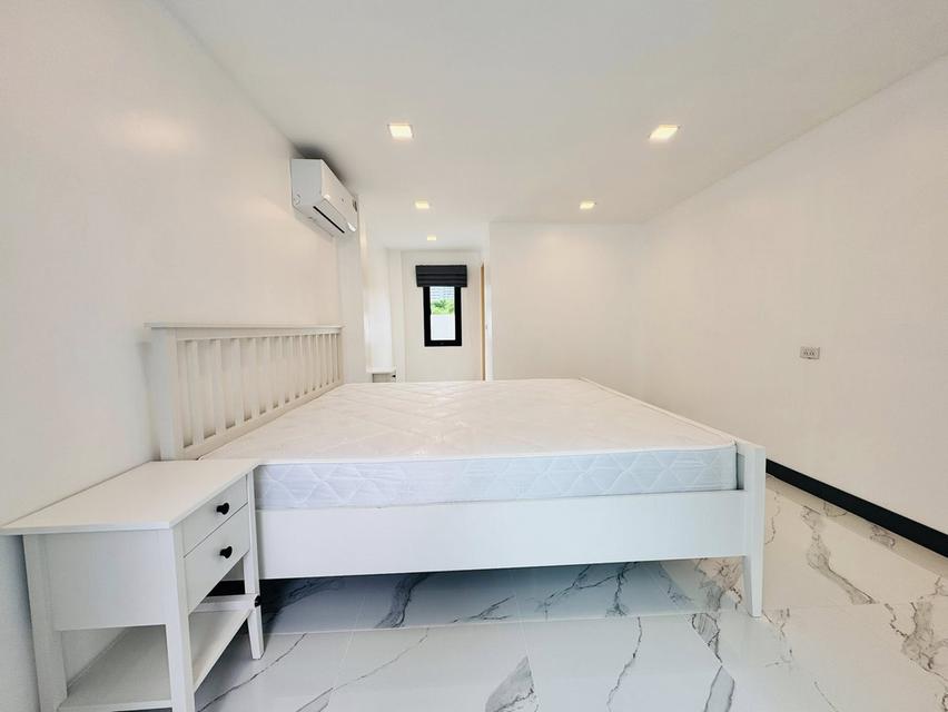 Seafront pool villa style modern Jomtien Beach 17.9 Million 10