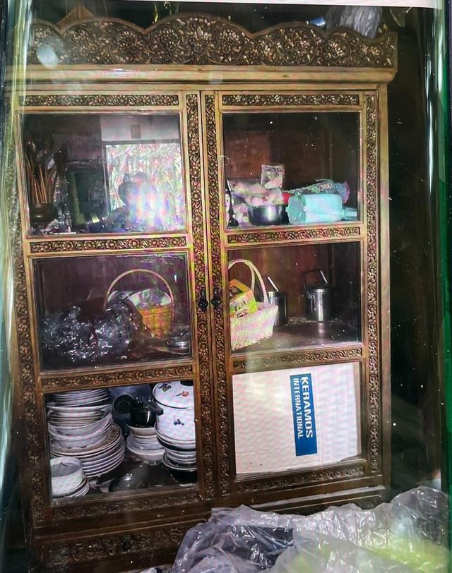 ตู้ไม้สักทอง ฉลุลายไม้สวยมากขนาด 80X180X200 cm