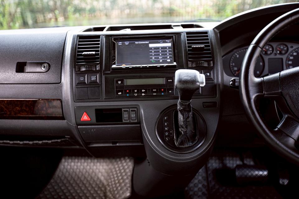 VOLKSWAGEN CARAVELLE 2.5 TD ดีเซล ปี 2010 สีดำ มือเดียวป้ายแดง 16
