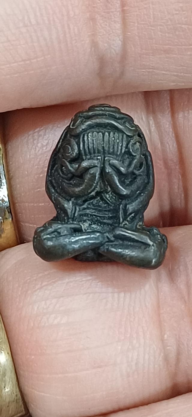 พระปิดตารุ่นแรกยันต์ยุ่งมหาลาโภ หลวงปู่สิม พุทธาจาโร วัดถ้ำผาปล่อง จังหวัดเชียงใหม่ จัดสร้างปีพ.ศ 2517 เนื้อนวะโลหะ