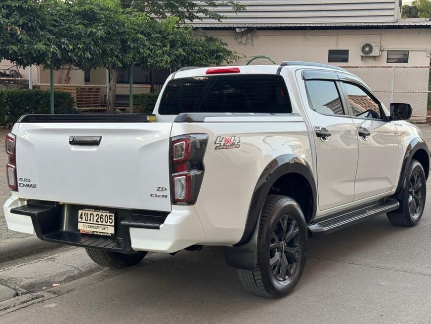 ISUZU D-MAX  V-Cross 3.0 Ddi ZP 4WD ปี 2023 เกียร์ธรรมดา ไมล์ 29,000 km. 4