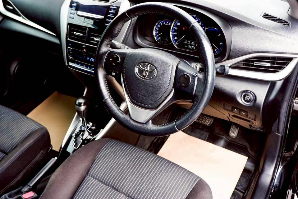 Toyota Yaris ativ 1.2 E สีดำ ปี 2018 13