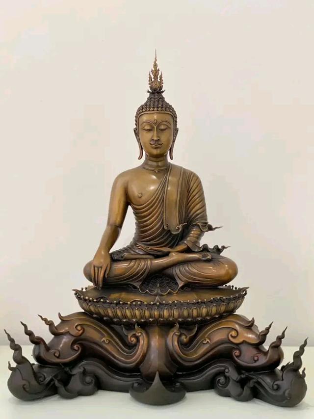 พระบูชา  ๙  นิ้ว