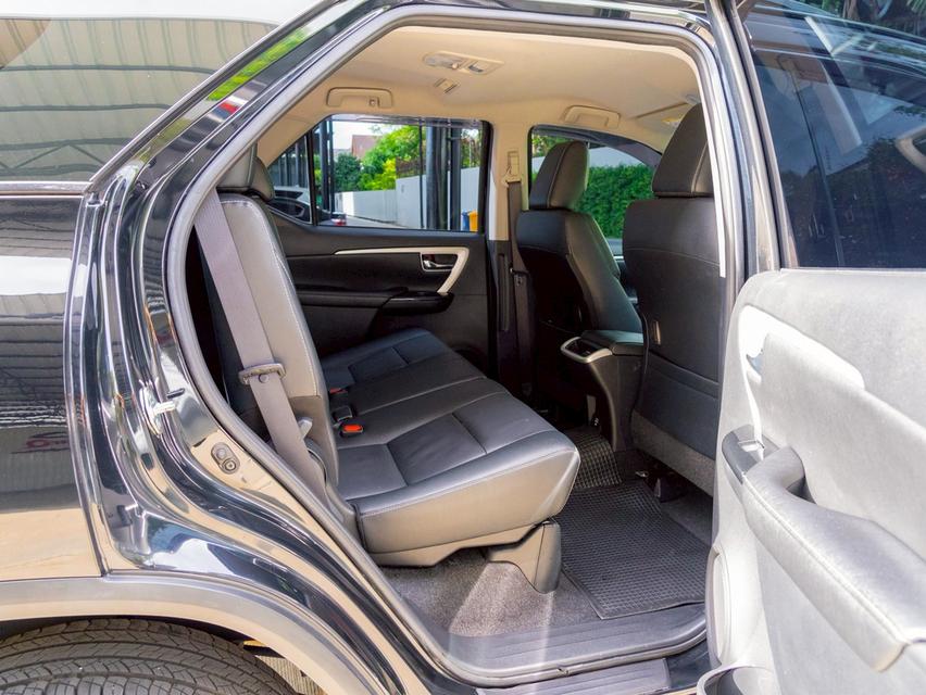 Toyota Fortuner 2.4 V Leader 2WD ปี 2021 รูปที่ 10
