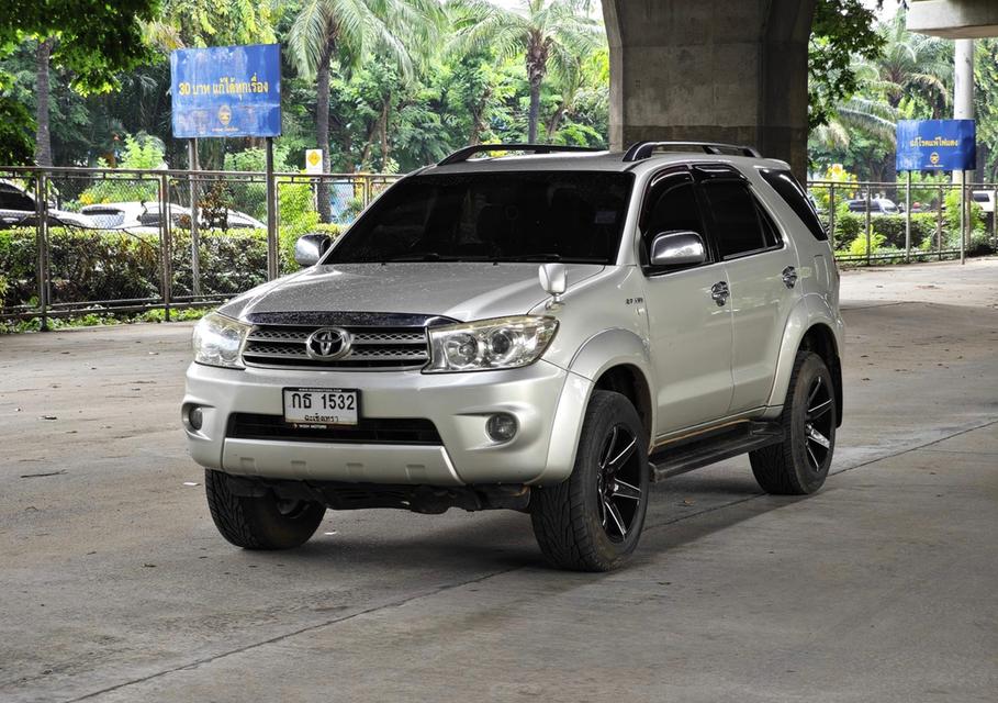 Toyota Fortuner 2.7V ปี 2011  2