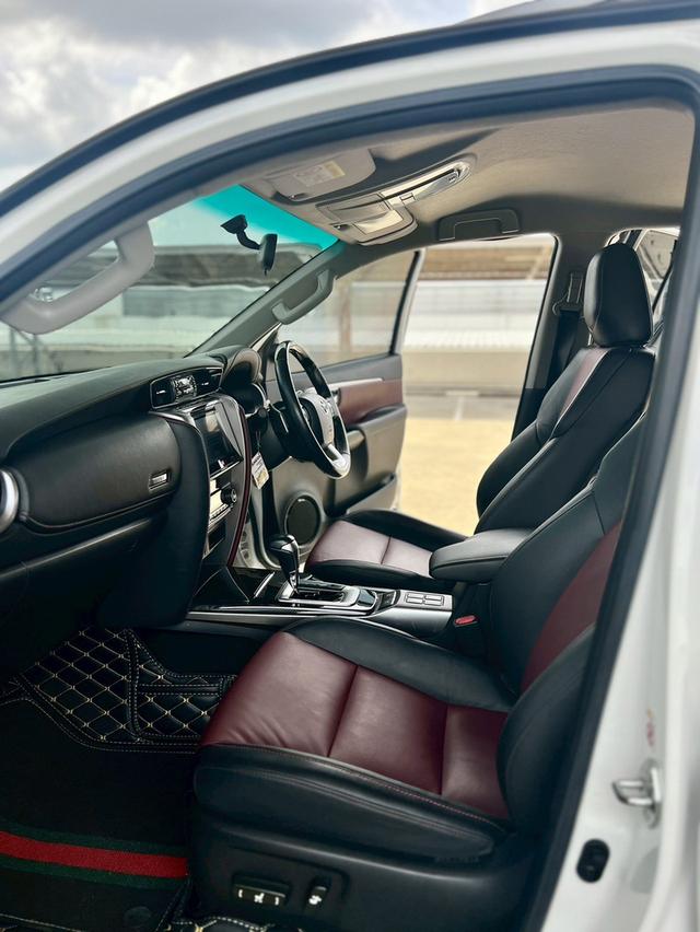 Toyota Fortuner 2.8 trd ปี 2018 8