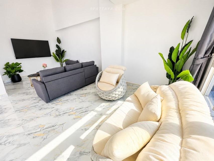 For Sale & Rent 160sqm — Luxury Sea View CondoSpacious sea view condominium with large living area, located on a high floor 5