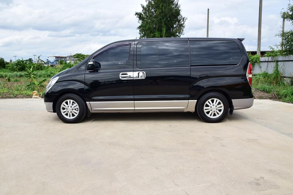 เพียง359000บาท HYUNDAI H-1 ดีลักปี2011 สีดำเบาะหนังแท้ 11ที่นั่งเครื่อง2500ดีเซลTURBO เกียร์ออโต้ เมาติฟังชั่นส์ วิ่ง 142xxxกิโลเมตร โทร 0957401229 รูปที่ 6