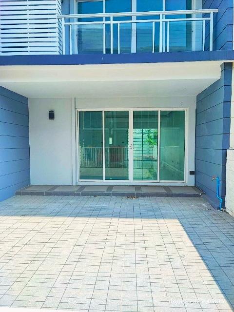 โรงเบียร์เยอรมันตะวันแดง เลียบด่วนเอกมัย ให้เช่าทาวน์โฮม 3ชั้น 20ตร.วา.MRT รามอินทรา 40 1.4 กม. 240ตร.ม. 3นอน 3แอร์ โลตั 1