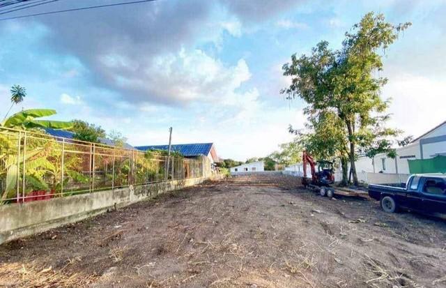 ขายที่ดินตัวเมืองพนัสนิคม บนเนื้อที่ 287 ตรว.เหมาะสำหรับ:ปลูกบ้าน, หอพัก, บ้านจัดสรร, แบ่งล็อค 2