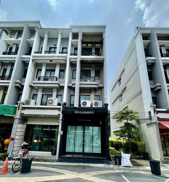 ขาย อาคารพาณิชย์ 4 ชั้น The Regent Street Village ถนนพระยาสุเรนทร์ 16 ตร.ว 170 ตร.ม. หลังมุม 2
