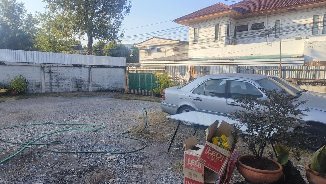 ขายด่วนที่ดินแนวรถไฟฟ้าและทางด่วน ใจกลางเมืองซอยลาดพร้าว 87 9