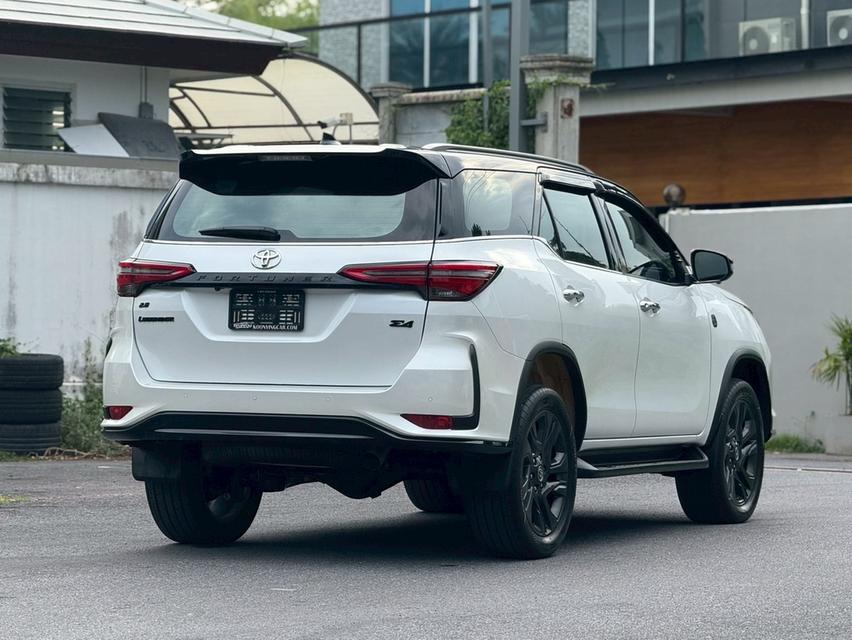 TOYOTA FORTUNER Wagon 4dr Legender 7st Auto 6sp RWD 2.8DCT 4WD  รุ่นพิเศษ 60th AnniversaryY2022. สีขาว ออโต้  8