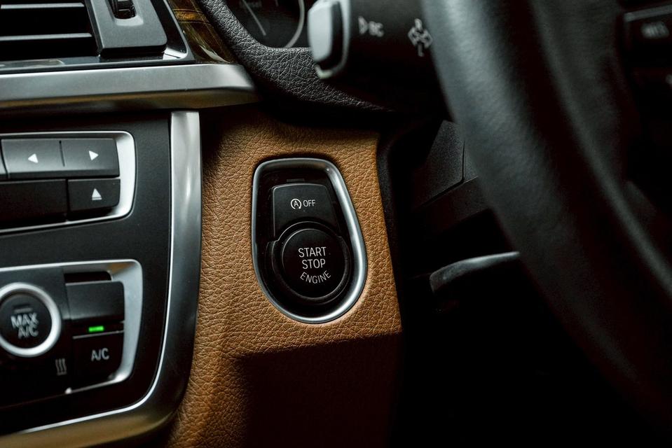 BMW 320D 2.0 Luxury F30 AT 2014 รูปที่ 15