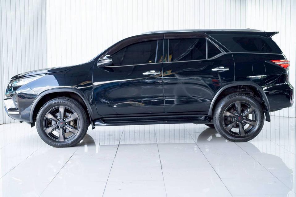 TOYOTA FORTUNER 2.4V Leader 2WD ปี 2020 (จด 2021)