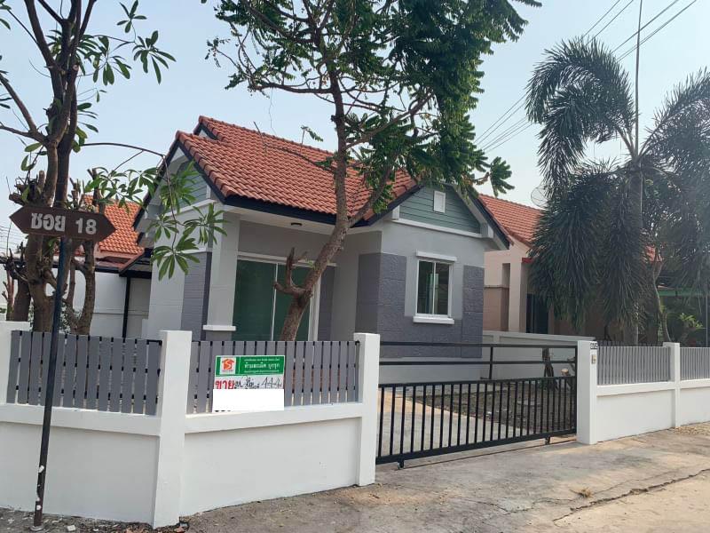 ขาย :บ้านเดี่ยว ชั้นเดียว(มุม),ถนนเมน, เนื้อที่ 44 ตรว.  หมู่บ้านนันทวัน 10 ซ.18 ถนนเลียบวารี 37  1