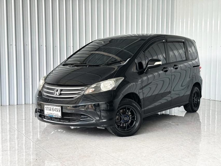 รถครอบครัว ผ่อน 6,000 บาท Honda Freed 1.5SE เกียร์ออโต้