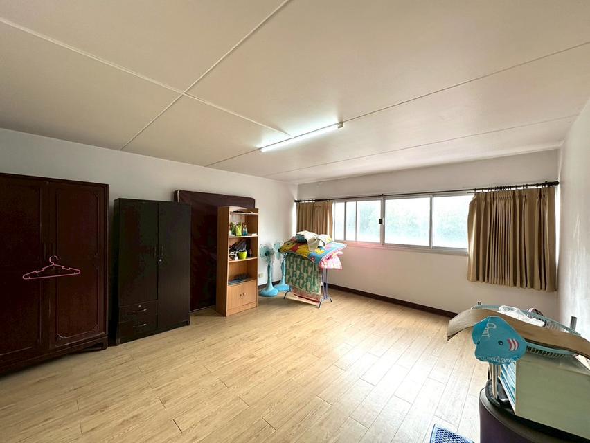 ขายต่ำกว่าราคาประเมิน !!  ป๊อปปูล่าคอนโด ตึก T10 ชั้น 2 วิวนอก ไม่มีตึกบัง ลมเย็น มีลมตลอด 3