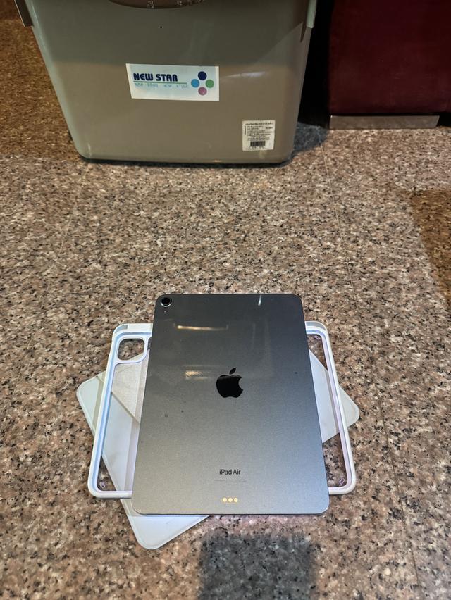 ขายๆๆๆถูกๆๆiPadAir5 M1 สีBlue 64กิ๊ก Wifi Only ใช้งานดีทุกๆฟังชั่นสูนTrueทุกๆฟังชั่น Model TH/A  สภาพ: 95% สวยๆๆคับ  ราคา: 7500 มารับเอง 6990 จากกระท 2