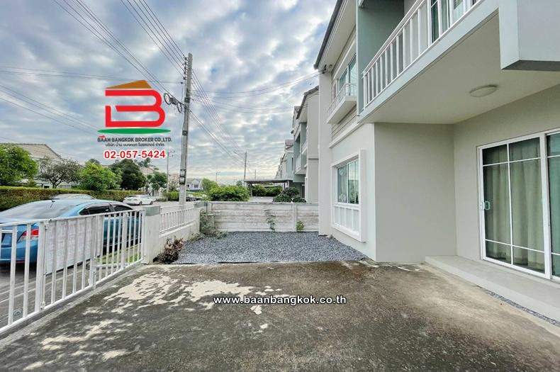 บ้านแฝด เนื้อที่ 35.8 ตร.ว. เดอะ วิลเลจ รังสิต-วงแหวน The Village Rangsit-Wongwaen ถนนรังสิต-นครนายก ตำบลลาดสวาย อำเภอลำลูกกา ปทุมธานี 4