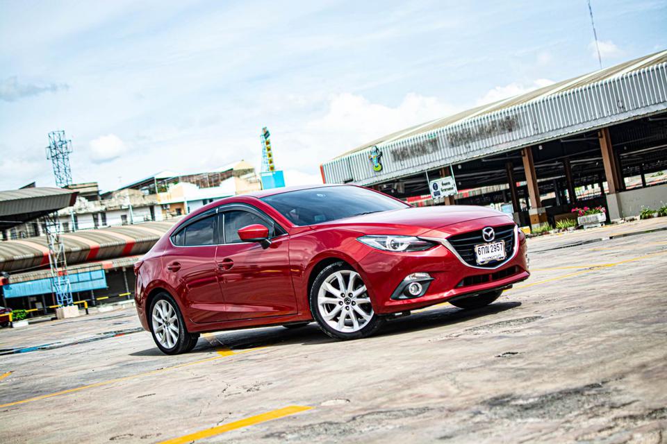 2015/2017 Mazda Mazda3 2.0C เบนซินเกียร์ออโต สีแดง  1