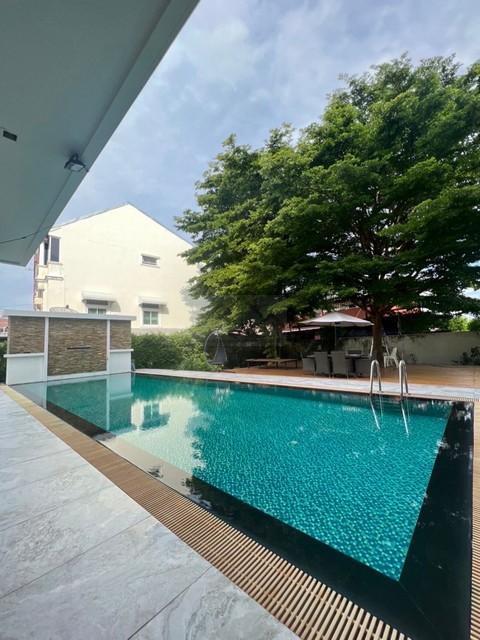 ขายบ้านเดี่ยว 2 ชั้น 2 หลัง สไตล์ โมเดิร์น บนเนื้อที่ 1 ไร่ ซอยจรัญสนิทวงศ์ 35 พูลวิลล่า กลางเมือง ใกล้โรงพยาบาลศิริราช 3