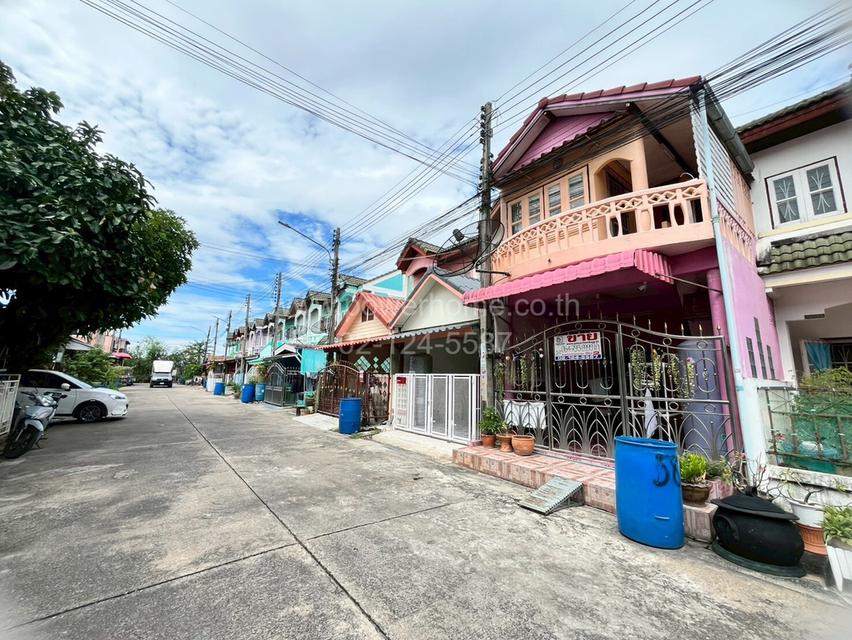 หมู่บ้านขจีนุช ลาดหลุมแก้ว ถนนราชพฤกษ์ ต.คลองพระอุดม อ.ลาดหลุมแก้ว จ.ปทุมธานี 2