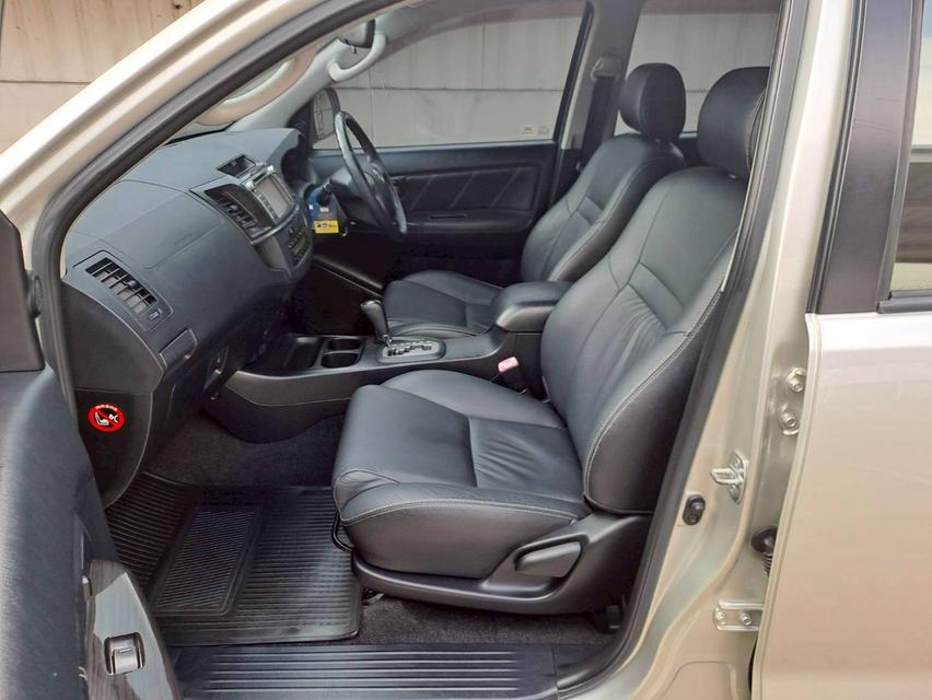 Toyota Fortuner 3.0 V 2WD รุ่นท็อป ปี2015 สีเทา 11