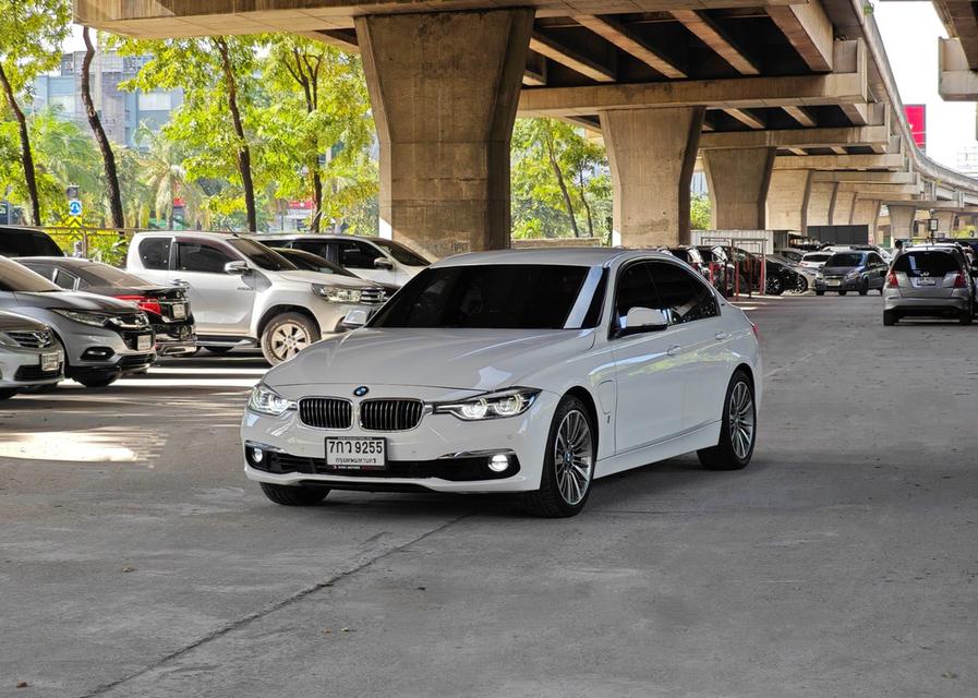 BMW 330e Luxury F30 Plug-in Hybrid ปี 2018 รูปที่ 3