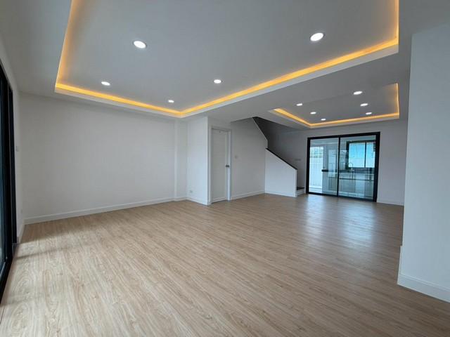 P822 ขายทาวน์โฮม 4 ชั้น ลาดพร้าว 110 ถนนลาดพร้าว ใกล้โรงพยาบาลลาดพร้าว ใกล้โรงพยาบาลเวชธานี เดอะมอลล์บางกะปิ Lotus บางกะปิ 5
