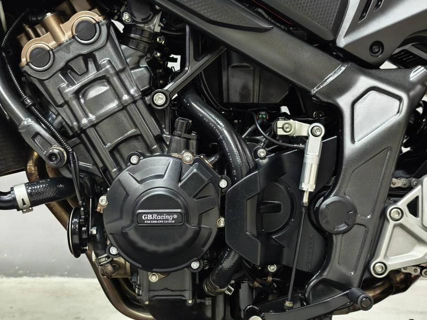 HONDA CB650R ปี 2024 E-Clutch รถมือเดียว สภาพเหมือนรถใหม่ รูปที่ 12