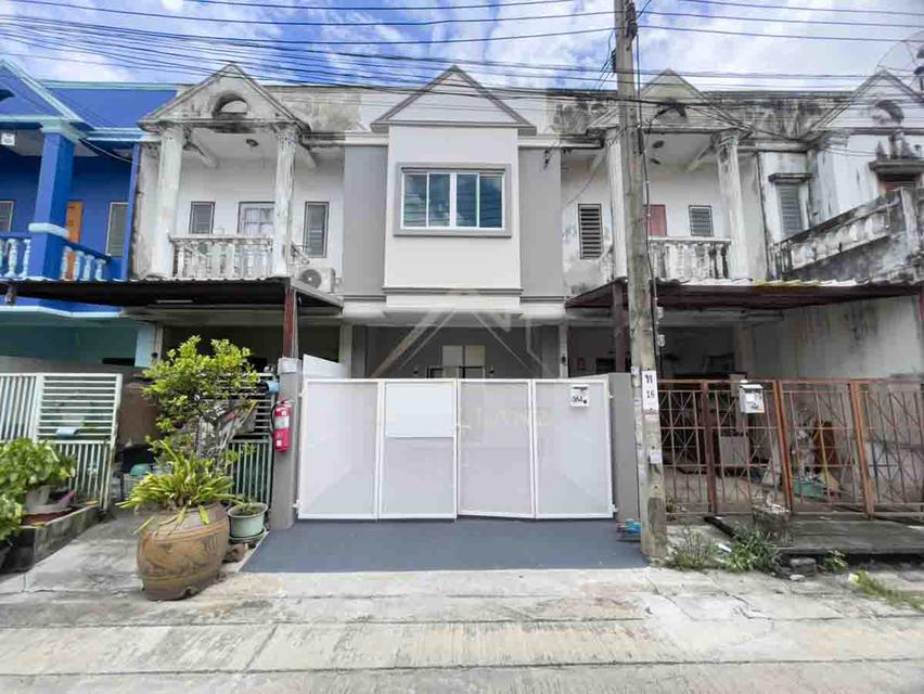 ทาวน์เฮ้าส์ 2 ชั้น หมู่บ้าน วังทอง เพชรเกษม 77 รีโนเวท สวยพร้อมอยู่ 1