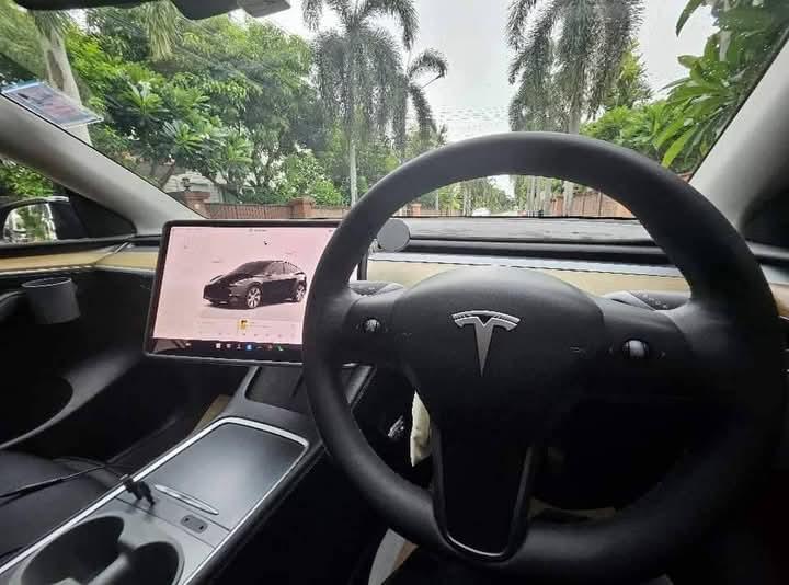 ปล่อยขายด่วน TESLA MODEL Y 4