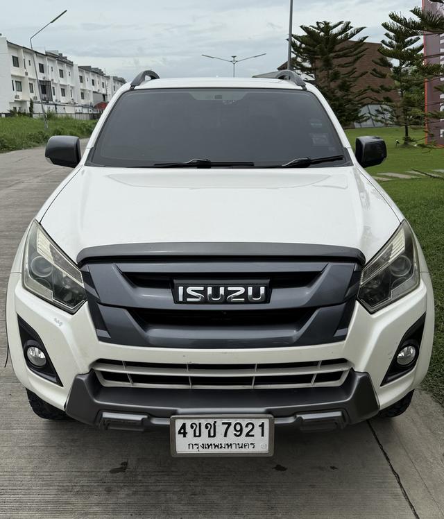 2017 ISUZU D-MAX Vcross max 3.0 Z-Prestige AT 4WD2017 ISUZU D-MAX Vcross max 3.0 Z-Prestige AT 4WD 1