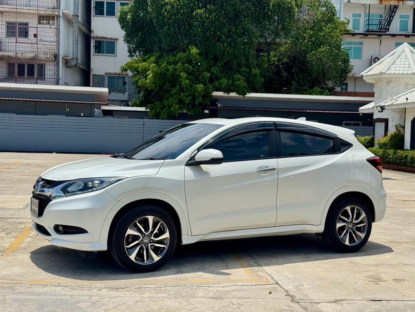 Honda Hrv 1.8E Sunroof AT 2015 สีขาว