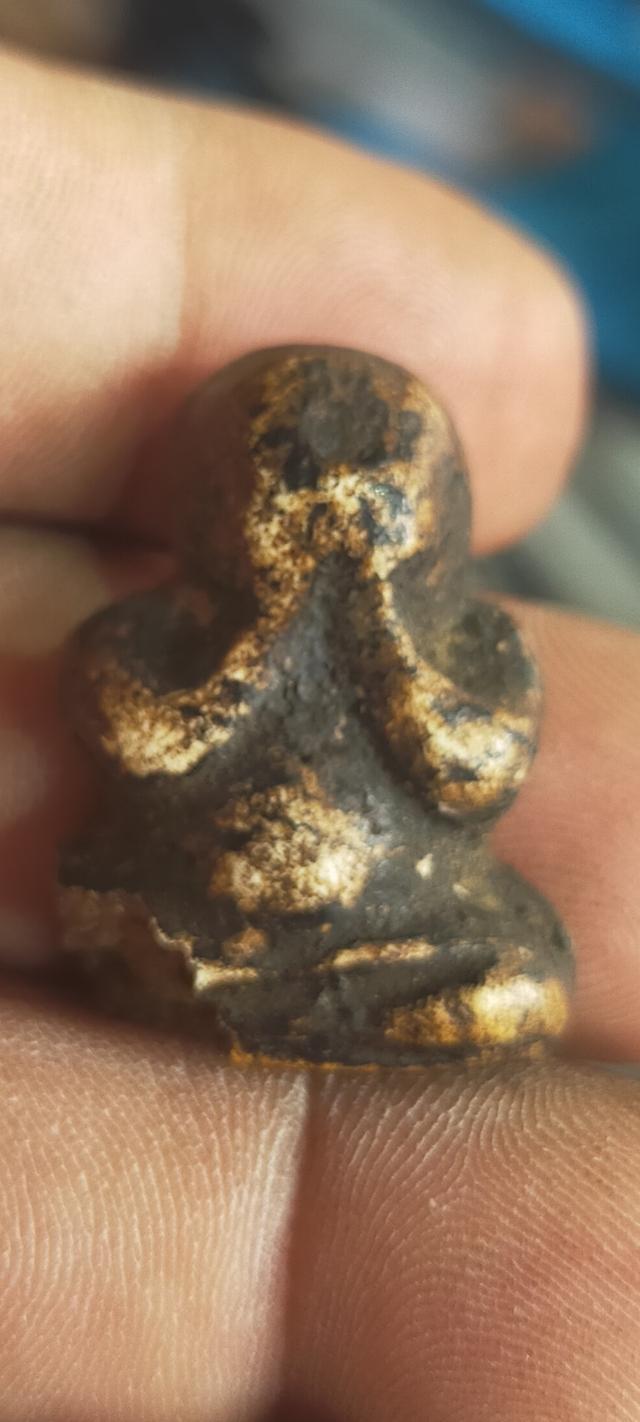 หลวงปู่เอี่ยม สพานสูง เข่าแตกมีตำหนิ