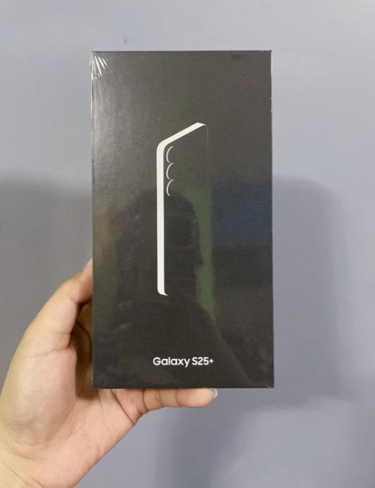 Galaxy S25 Plus ใหม่ในกล่อง