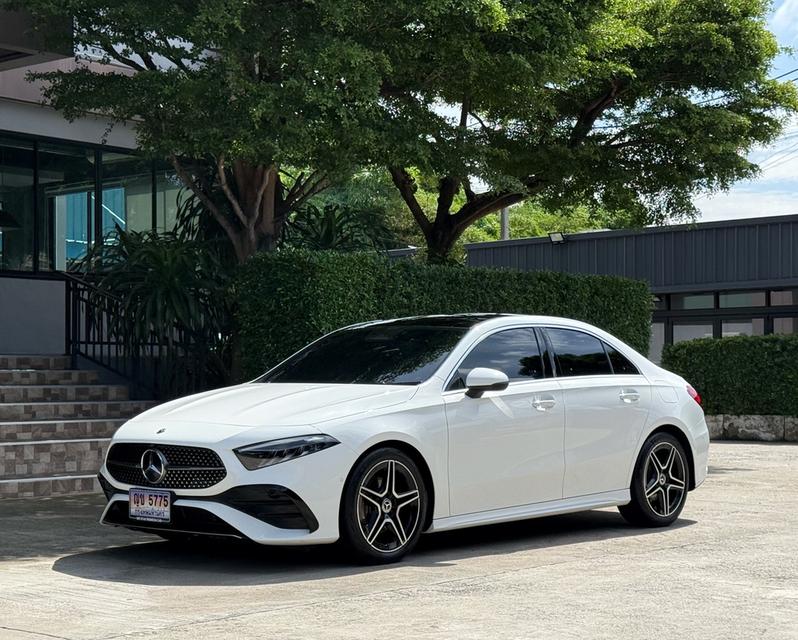 2025 BENZ A200 AMG DYNAMIC FACELIFT รถมือเดียวออกป้ายแดง สภาพป้ายแดง รถวิ่งน้อยเพียง 20,000 กม เข้าศูนย์ทุกระยะ รถไม่เคยมีอุบัติเหตุครับ รูปย่อยที่ 4