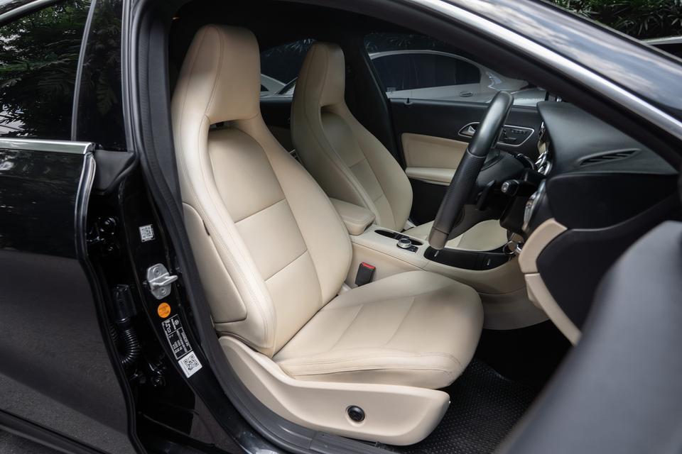 “Mercedes-Benz CLA200 Urban“ ปี 2016