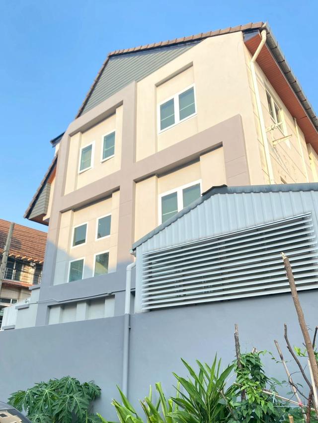 🏡 ทาวน์โฮมหลังมุม 3 ชั้น หมู่บ้านเมอริทเพลส 2 ถนนเมน รีโนเวทใหม่ จอดรถได้เยอะ | ลาดพร้าว 101 4