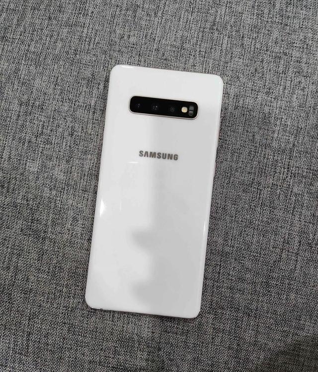 ขายโทรศัพท์ Samsung Galaxy S10 สีขาวสวย สภาพดีมาก