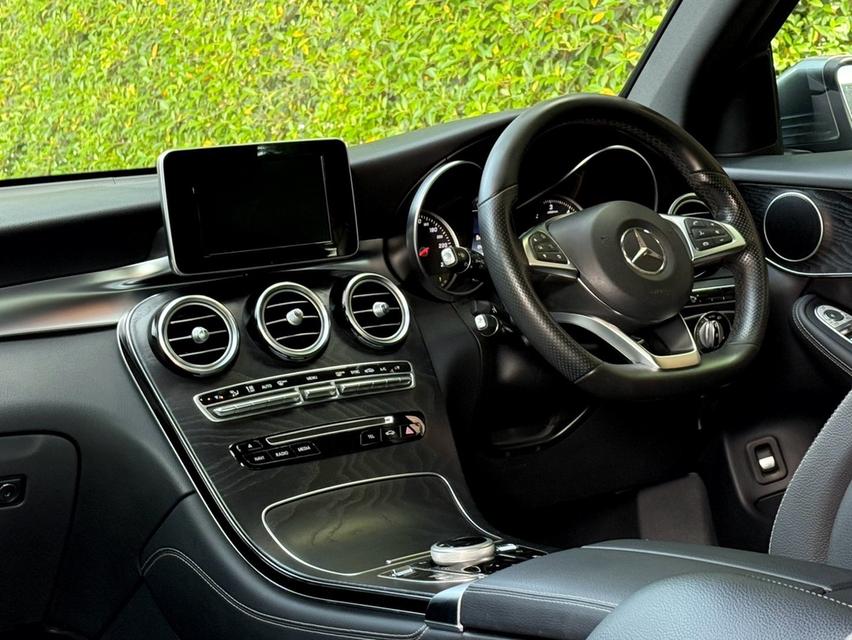 2017 BENZ GLC 250D AMG รถมือเดียวออกป้ายแดง รถวิ่งน้อย เข้าศูนย์ทุกระยะ ไม่เคยมีอุบัติเหตุครับ 12